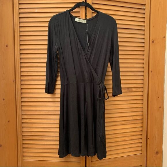 Abercrombie & Fitch Dresses & Skirts - NWT Abercrombie & Fitch V Neck Black Dress Medium